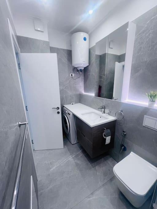 Deluxe Flat With Garden_Tirana Appartement Buitenkant foto