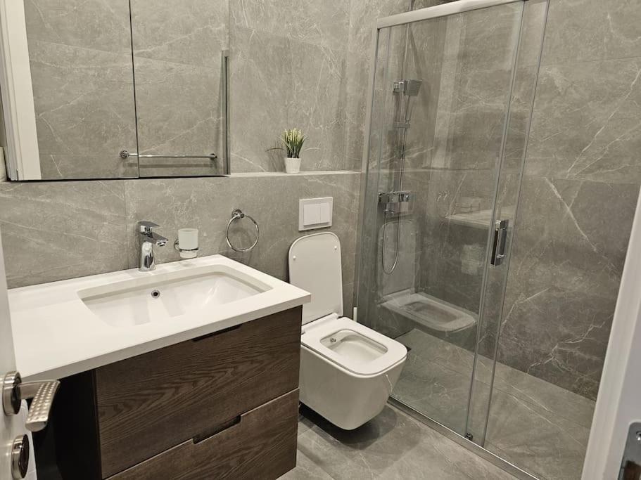 Deluxe Flat With Garden_Tirana Appartement Buitenkant foto