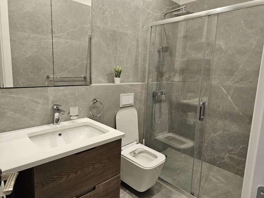Deluxe Flat With Garden_Tirana Appartement Buitenkant foto